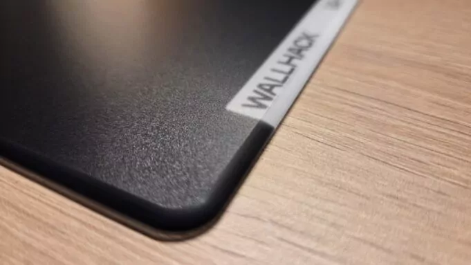 Test du WallHack VA-005 (anciennement Skypad) : le tapis de souris en verre pensé pour la vitesse