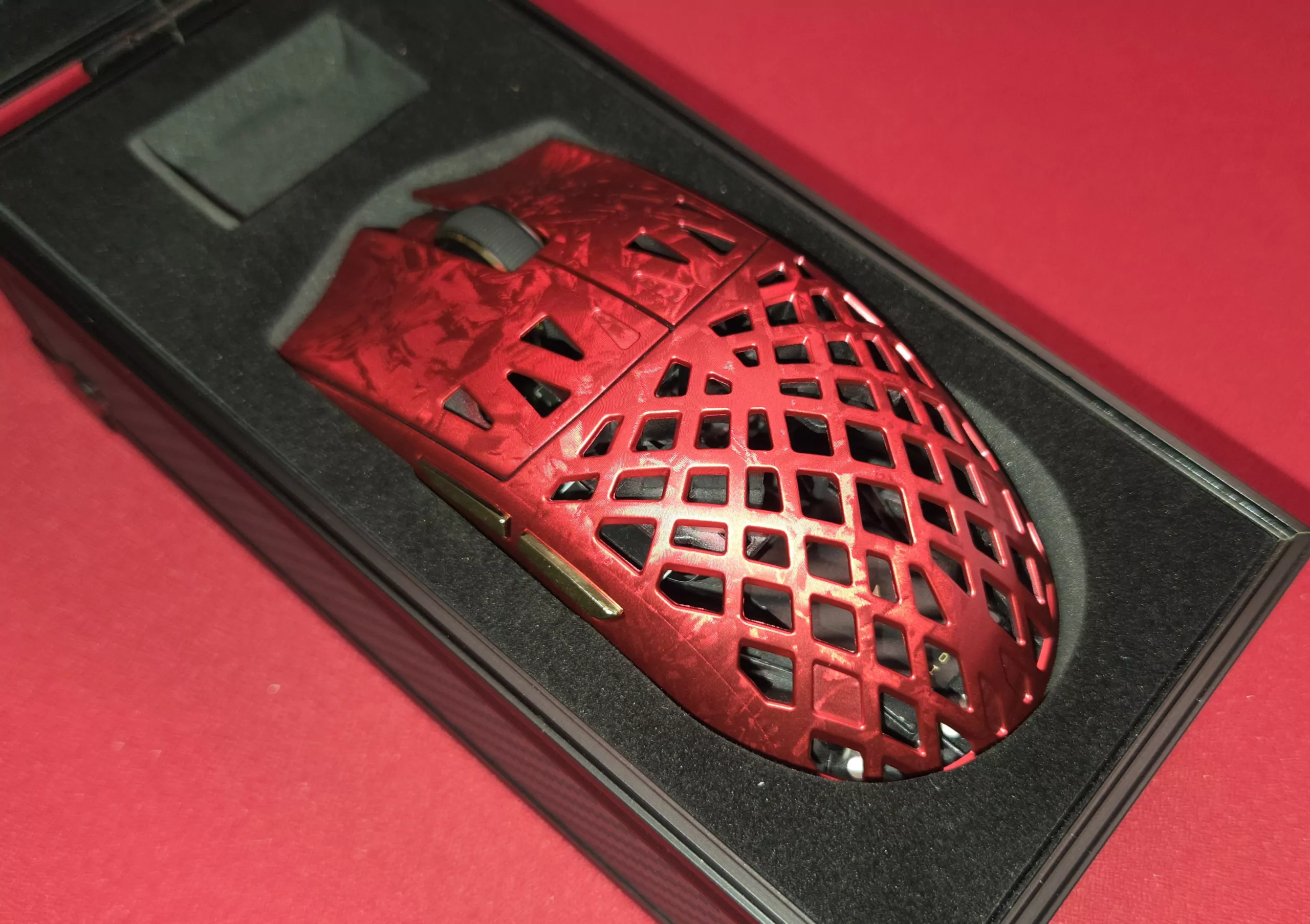Test ATK Ghost Ultimate : la souris gaming en fibre de carbone