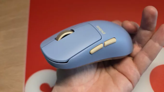 Test Pulsar X2N CrazyLight Medium : une souris ultra légère au design exigeant