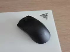 Test du Razer Atlas Pro : un tapis en verre enfin maîtrisé ?